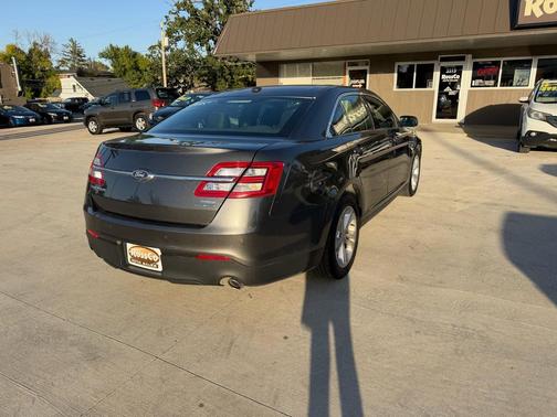2017 Ford Taurus SEL
