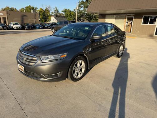 2017 Ford Taurus SEL