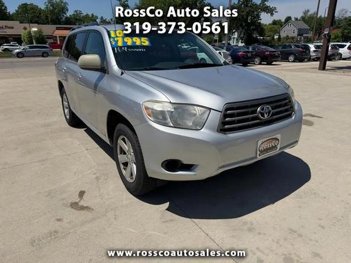 Classic Silver Metallic 2010 Toyota Highlander SE