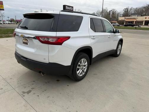 Iridescent Pearl Tricoat 2019 Chevrolet Traverse LT Cloth