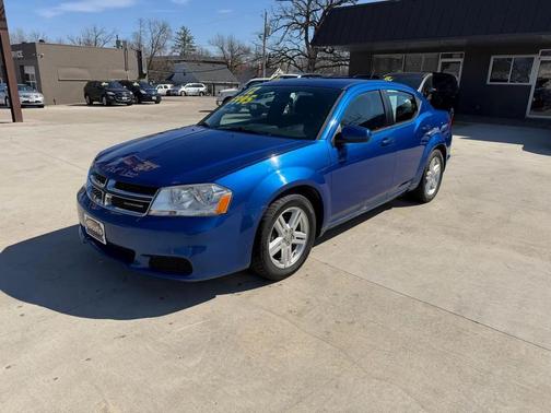 Blue Streak Pearlcoat 2012 Dodge Avenger SXT