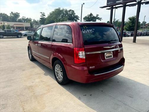 2013 Chrysler Town & Country Touring-L