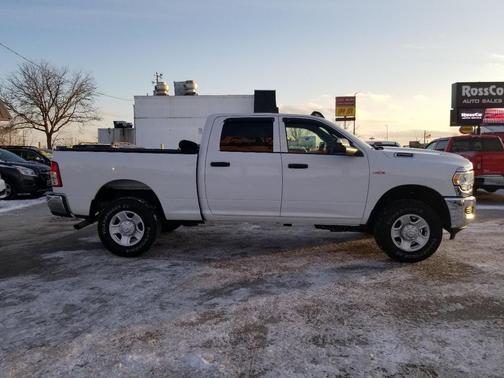 2021 RAM 2500 Tradesman Crew Cab 4x4 6'4' Box