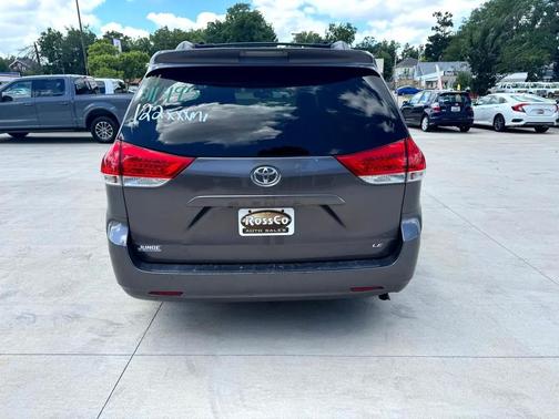 2014 Toyota Sienna LE
