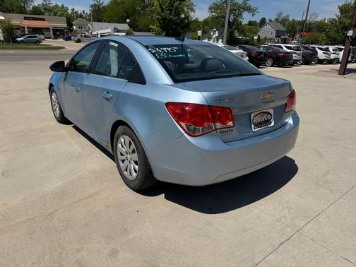 Blue 2011 Chevrolet Cruze LS