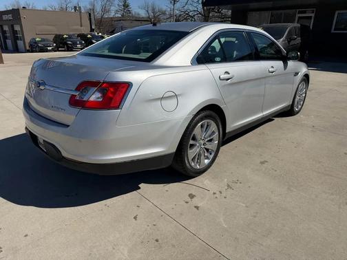 Ingot Silver Metallic 2010 Ford Taurus Limited