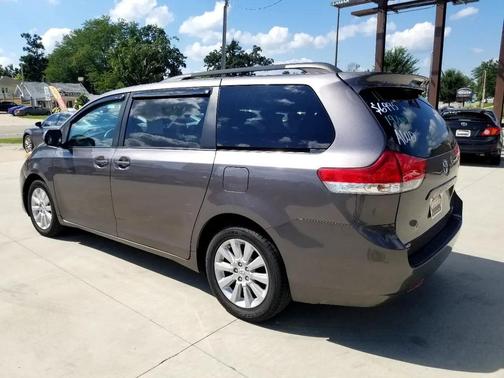 2011 Toyota Sienna LE