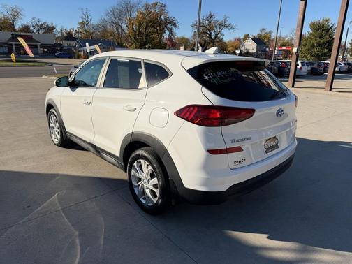 2021 Hyundai TUCSON SE
