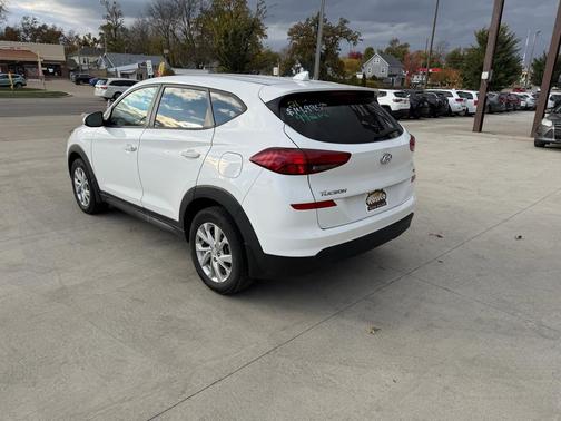 2021 Hyundai TUCSON SE
