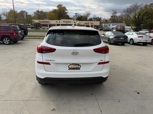 2021 Hyundai TUCSON SE