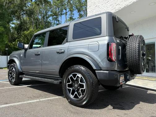 Gray 2024 Ford Bronco Outer Banks 4 Door 4x4