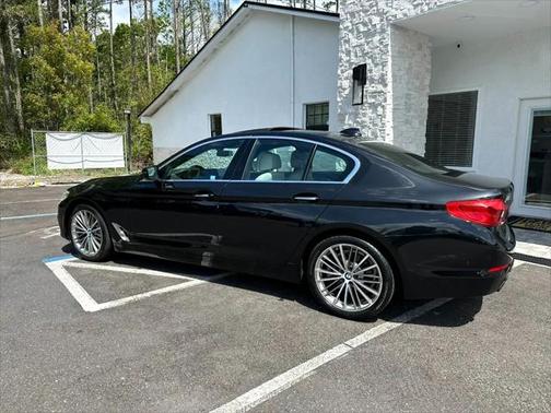 2017 BMW 530 530i Sedan