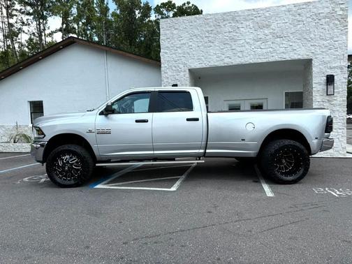 2017 RAM 3500 Tradesman 4x4 Crew Cab 8' Box