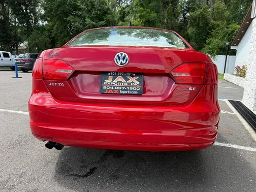 Red 2014 Volkswagen Jetta Auto SE w/Connectivity