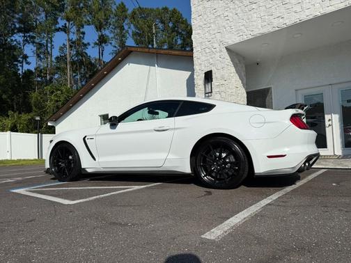 2017 Ford Shelby GT350R Base
