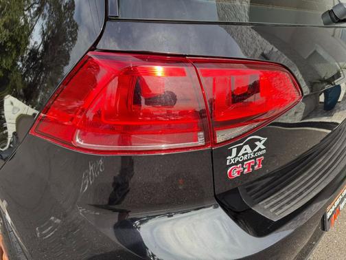 2017 Volkswagen Golf GTI 2.0T SE 4-Door