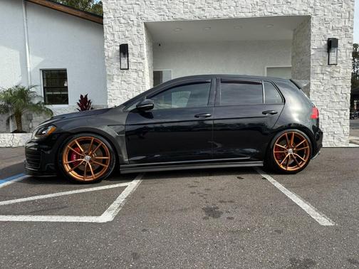 2017 Volkswagen Golf GTI 2.0T SE 4-Door