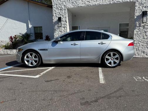 2017 Jaguar XE 25t Premium RWD