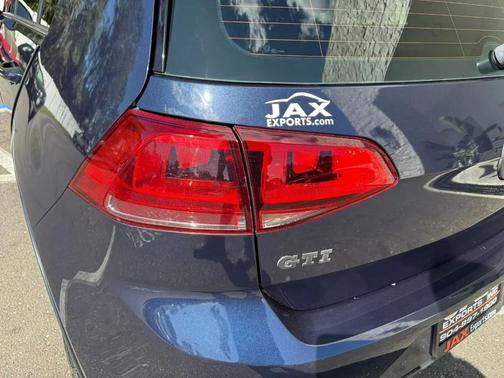 2016 Volkswagen Golf GTI 2.0T SE 4-Door