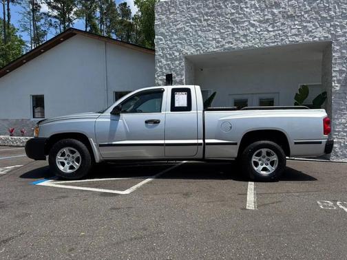 Silver 2005 Dodge Dakota ST Club Cab