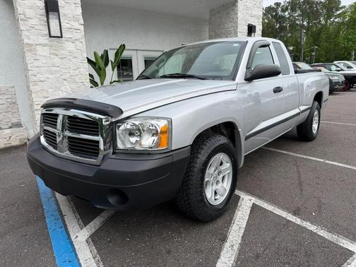 Silver 2005 Dodge Dakota ST Club Cab
