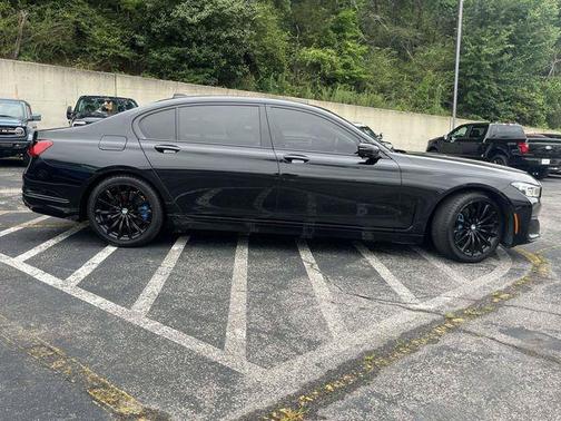 Black Sapphire Metallic 2021 BMW 740 740i