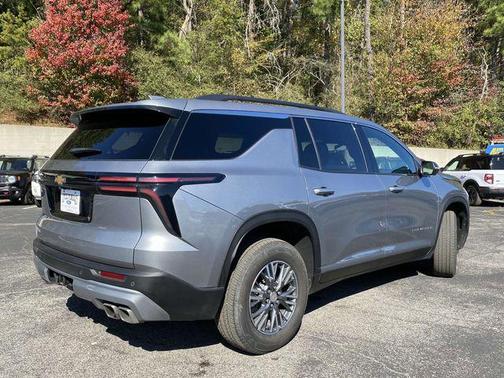 2025 Chevrolet Traverse LT