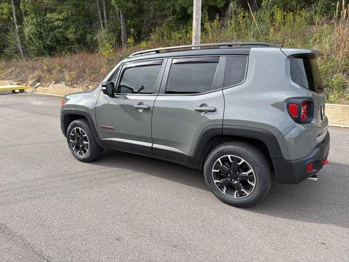 2023 Jeep Renegade Trailhawk
