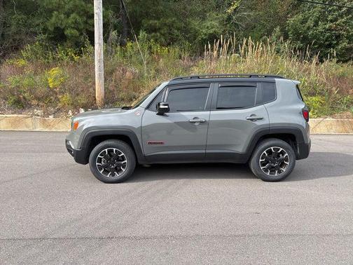 2023 Jeep Renegade Trailhawk