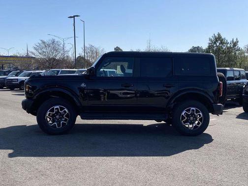 Shadow Black 2026 Ford Bronco Outer Banks