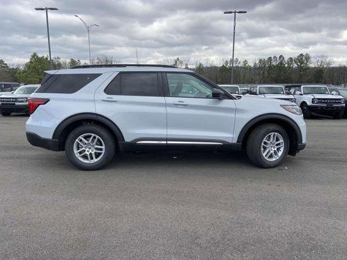 Space White Metallic 2026 Ford Explorer Active