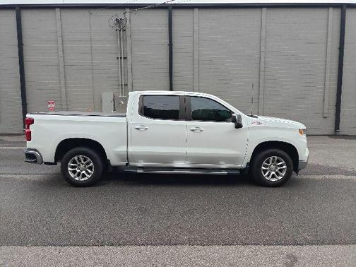 Summit White 2022 Chevrolet Silverado 1500 LT