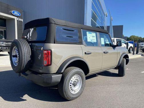 2025 Ford Bronco Base