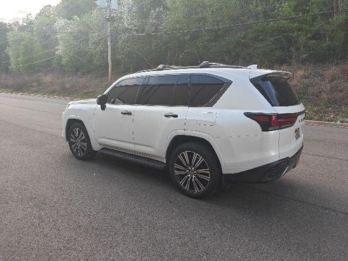 2025 Lexus LX 700h Luxury