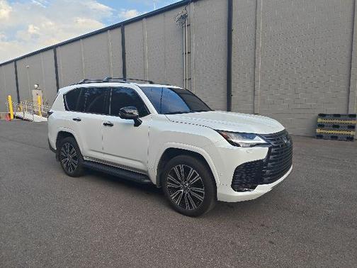 2025 Lexus LX 700h Luxury