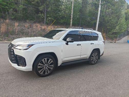 2025 Lexus LX 700h Luxury