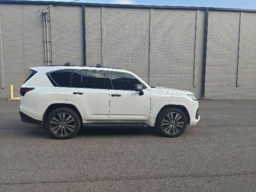 2025 Lexus LX 700h Luxury