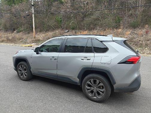 2022 Toyota RAV4 Hybrid XLE Premium