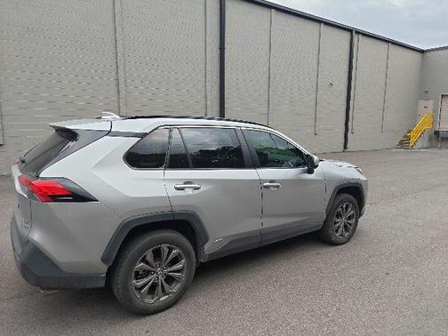 2022 Toyota RAV4 Hybrid XLE Premium