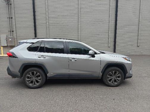 2022 Toyota RAV4 Hybrid XLE Premium