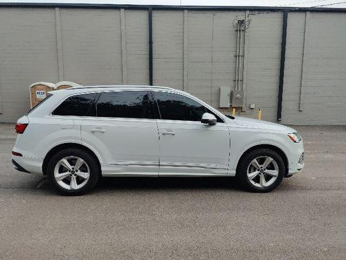 2021 Audi Q7 45 Premium