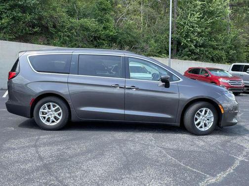 2021 Chrysler Voyager LXI