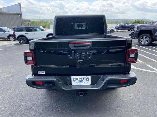 2021 Jeep Gladiator Willys 4x4