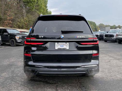 2023 BMW X7 M60i