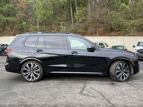 2023 BMW X7 M60i