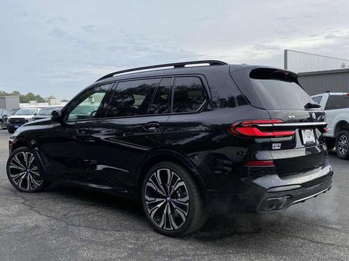 2023 BMW X7 M60i