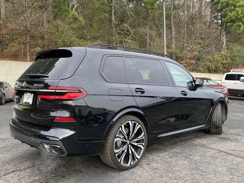 2023 BMW X7 M60i