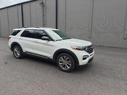 Star White Metallic Tri-Coat 2023 Ford Explorer XLT