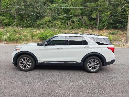Star White Metallic Tri-Coat 2023 Ford Explorer XLT