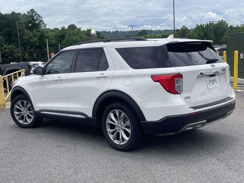 Star White Metallic Tri-Coat 2023 Ford Explorer XLT